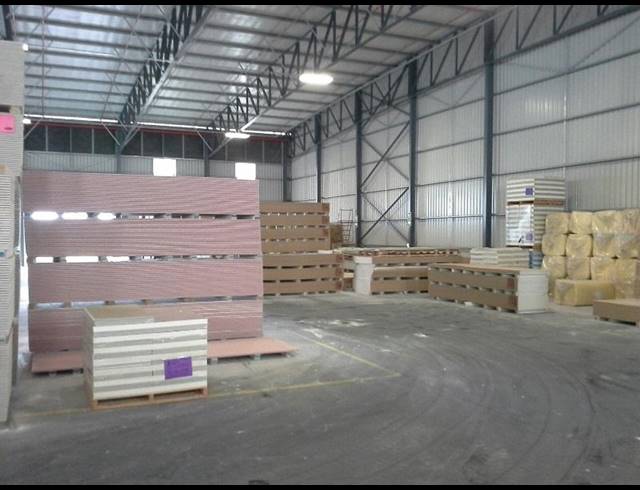 1,389M² FACTORY TO LET IN EPPING INDUSTRIAL